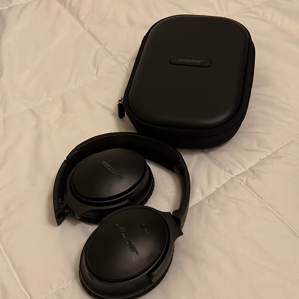 Black Bose Quiet Comfort ii (noise canceling)